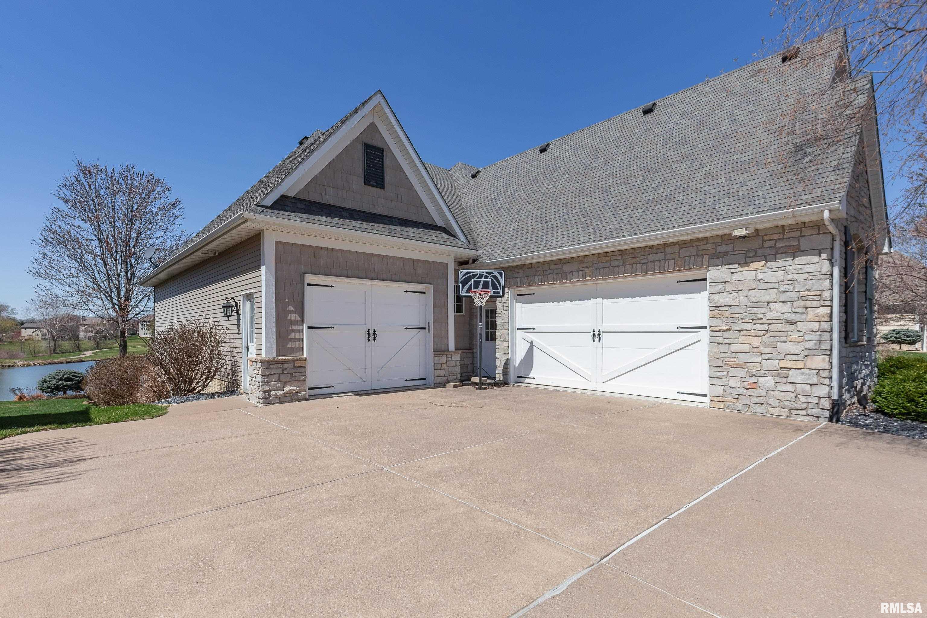 10 Country Club Court, Le Claire, Iowa image 6