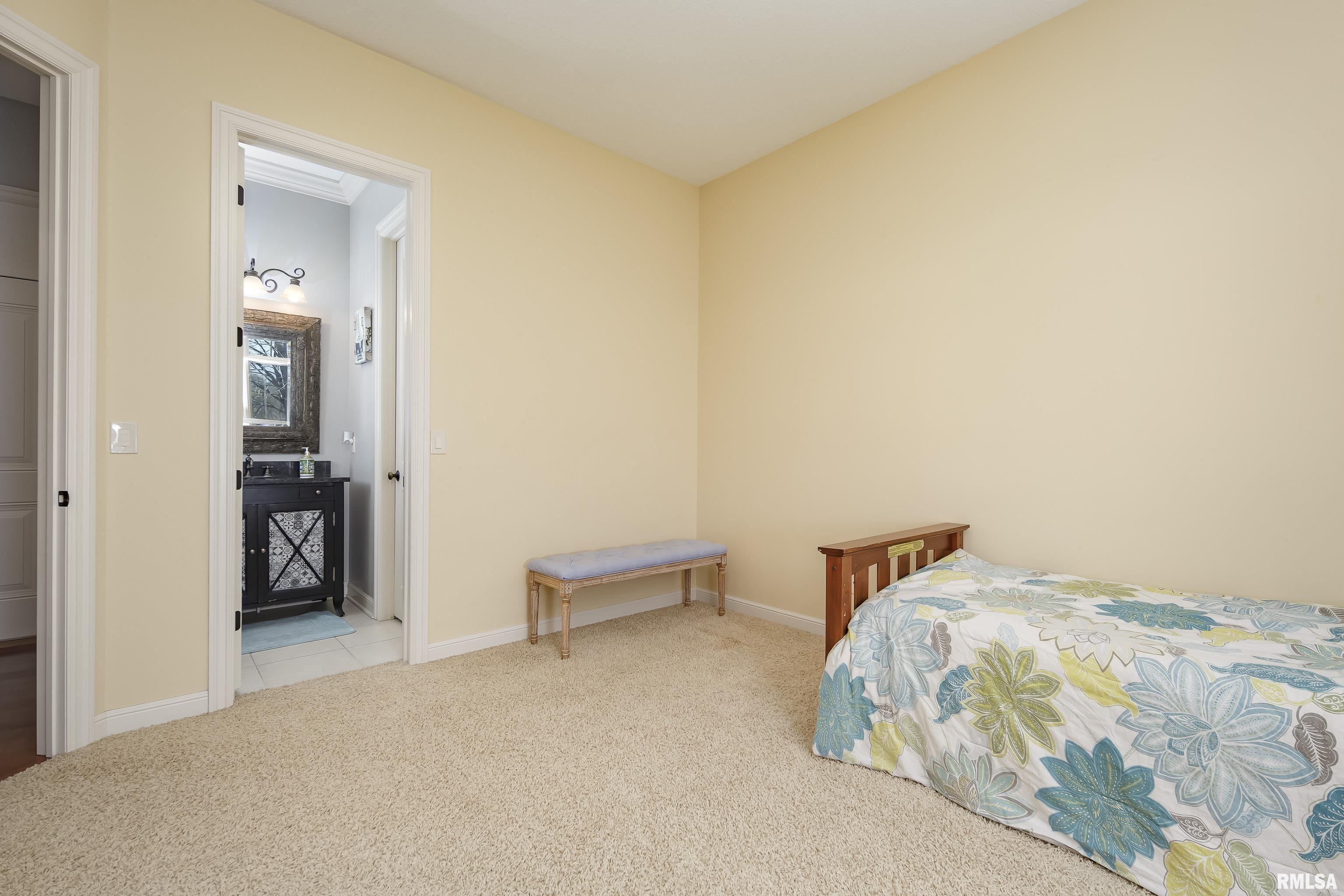 10 Country Club Court, Le Claire, Iowa image 36