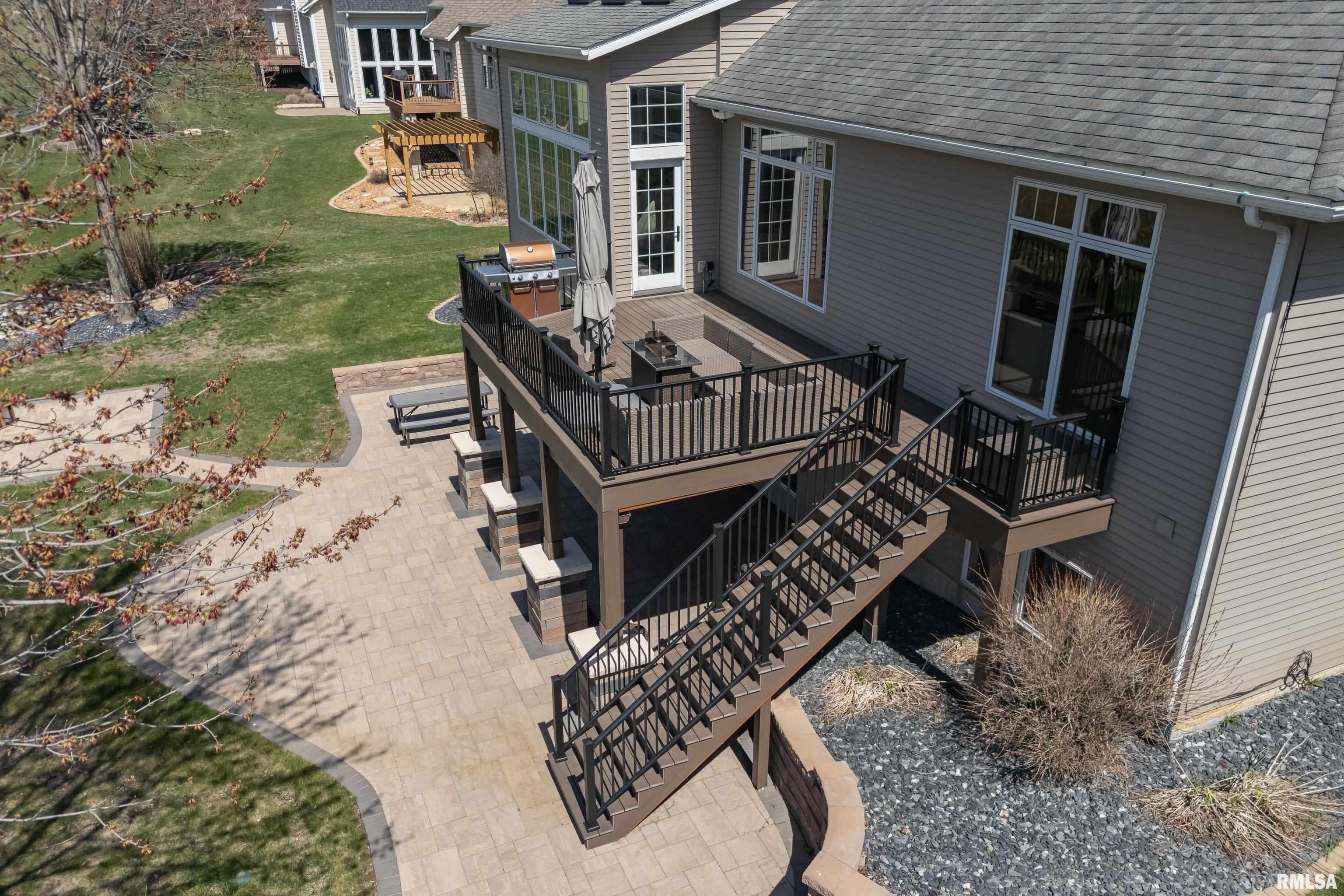 10 Country Club Court, Le Claire, Iowa image 16