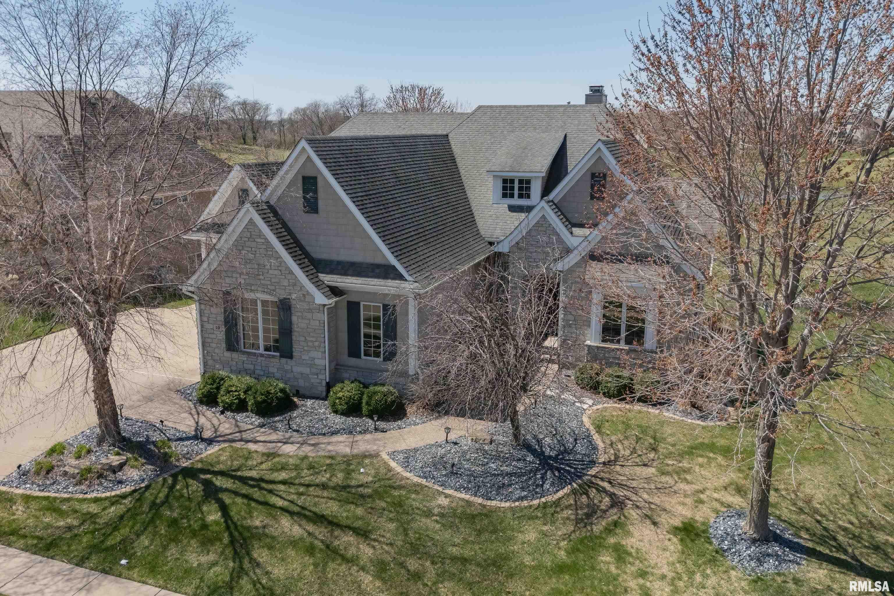 10 Country Club Court, Le Claire, Iowa image 4