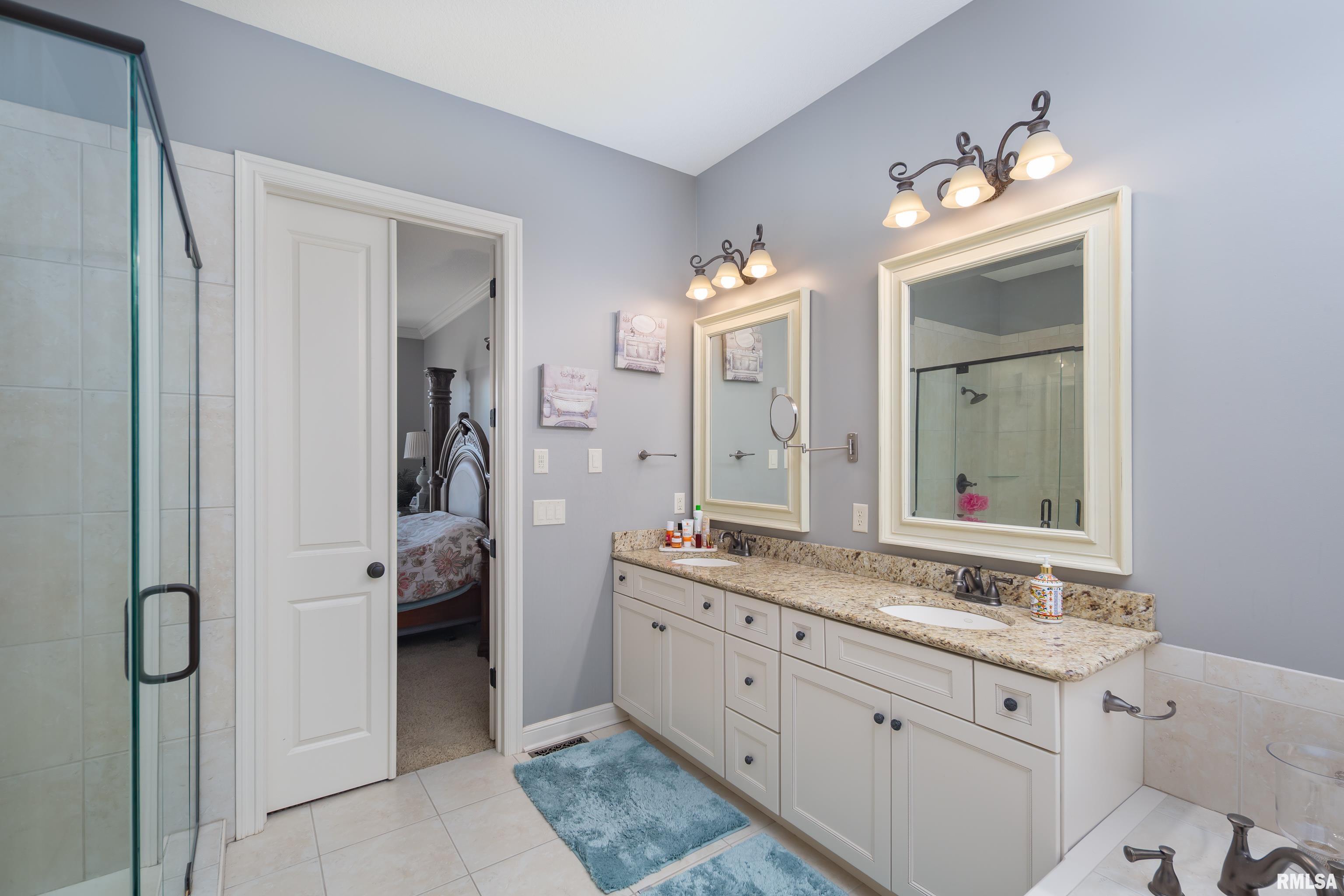 10 Country Club Court, Le Claire, Iowa image 33