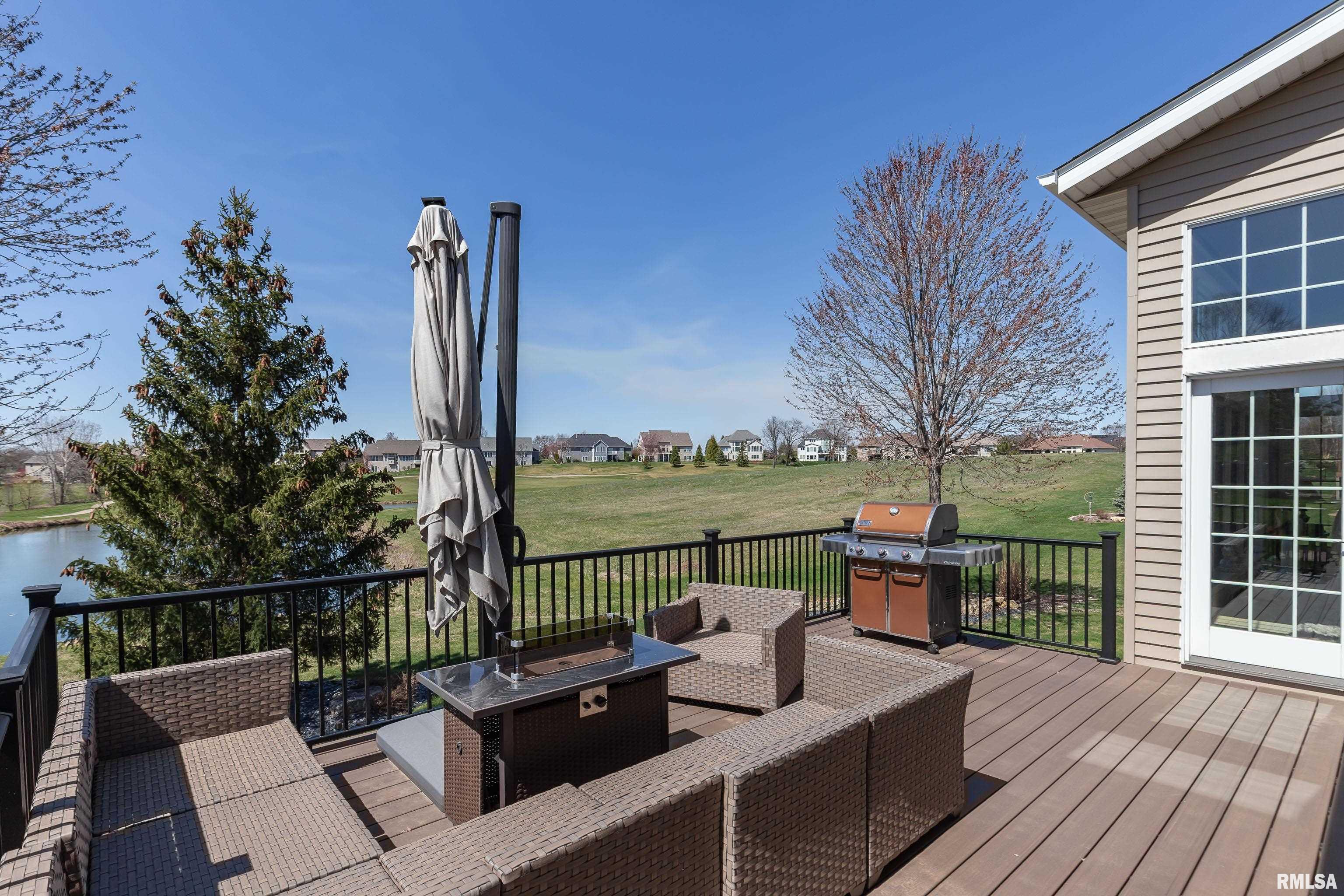 10 Country Club Court, Le Claire, Iowa image 17