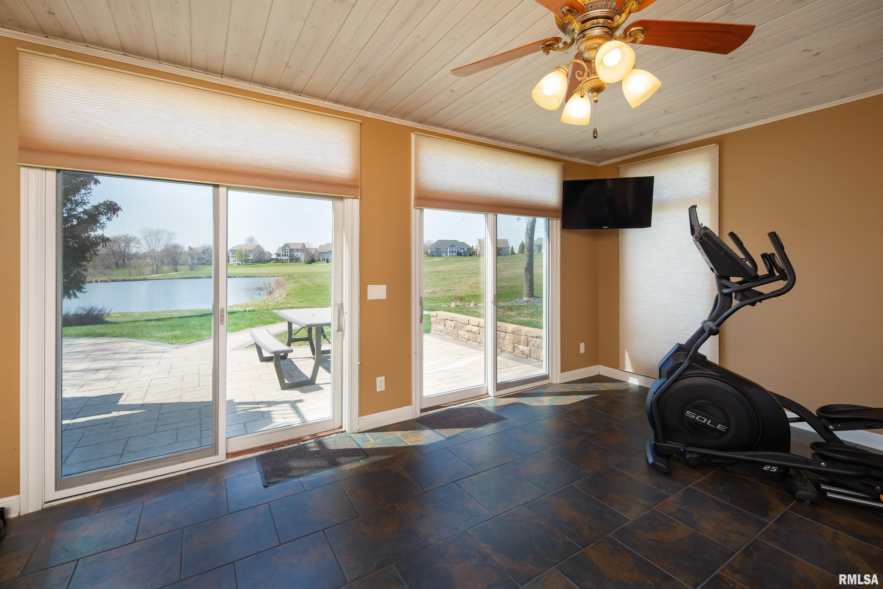 10 Country Club Court, Le Claire, Iowa image 44
