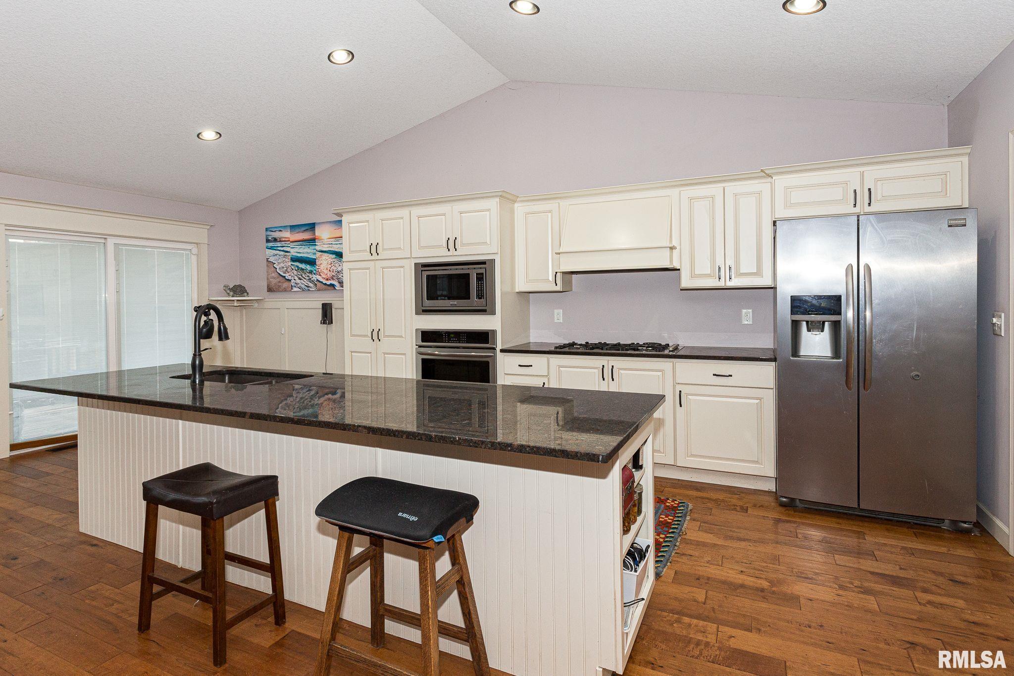 2714 W 66th Street, Davenport, Iowa image 9