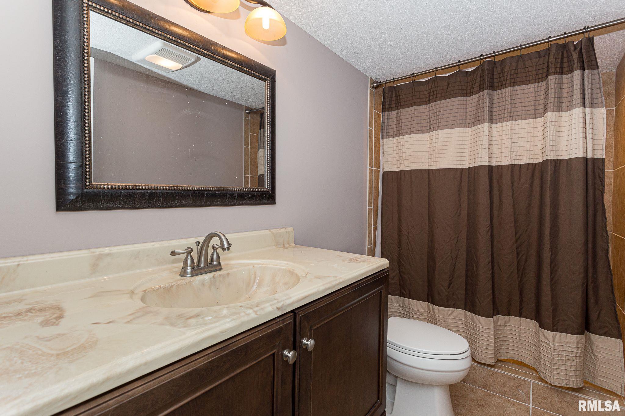 2714 W 66th Street, Davenport, Iowa image 32