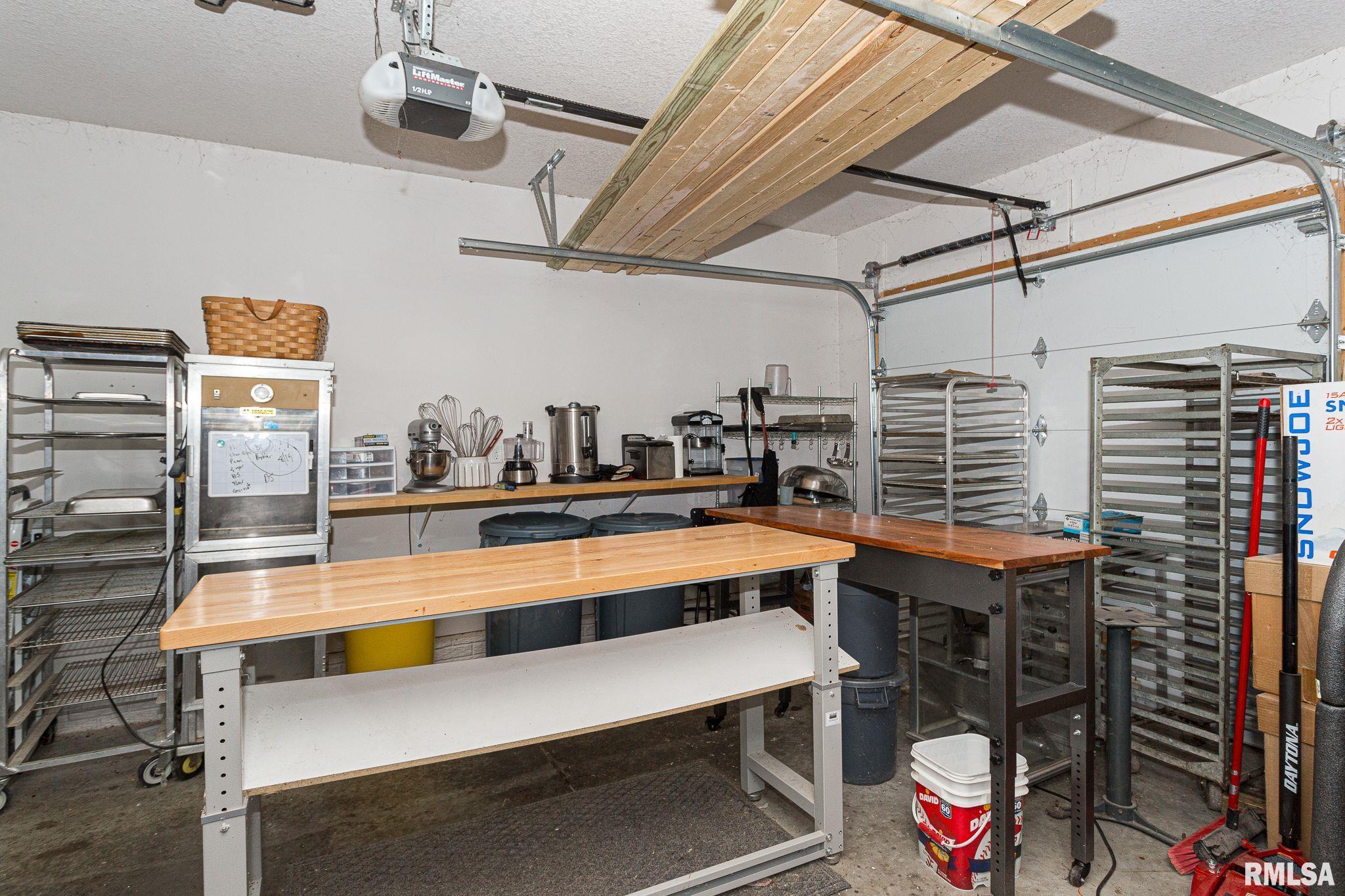 2714 W 66th Street, Davenport, Iowa image 35