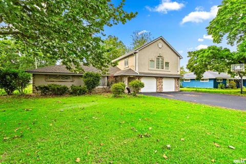 Homes For Sale - 3302 E Cedar Hills Drive<br/> Chillicothe, IL 61523
