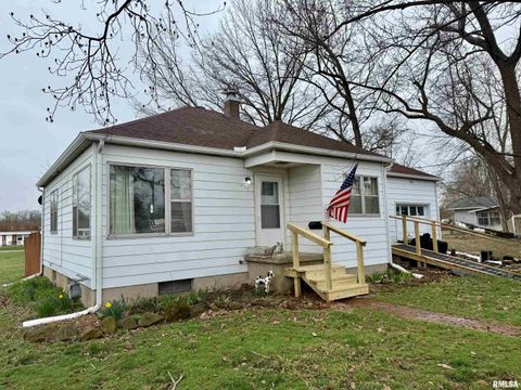 Homes For Sale - 710 W Maple Street<br/> Williamson County, Herrin, IL 62948