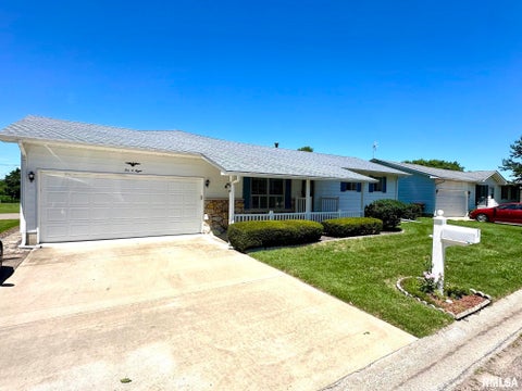 Homes For Sale - 1008 W Coronado Street<br/> Jacksonville, IL 62650