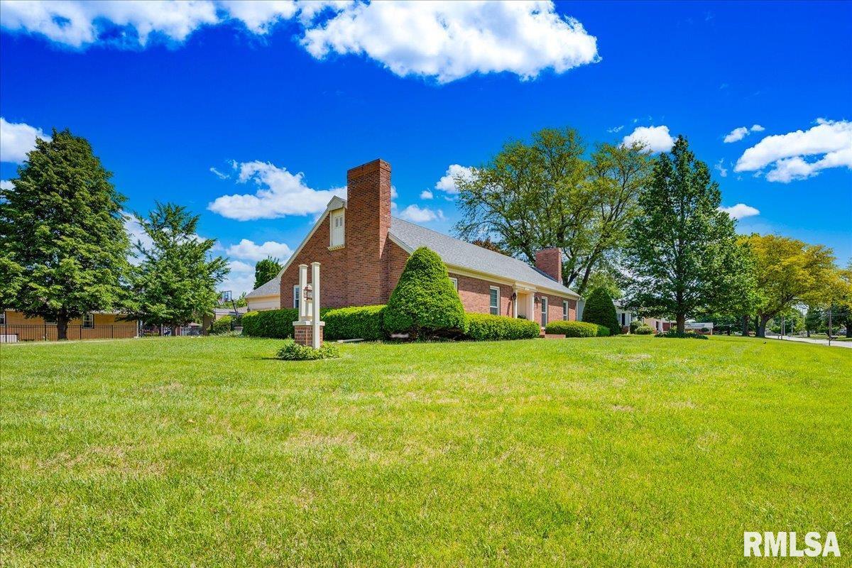 555 Kenwick Drive, Galesburg, Illinois image 2
