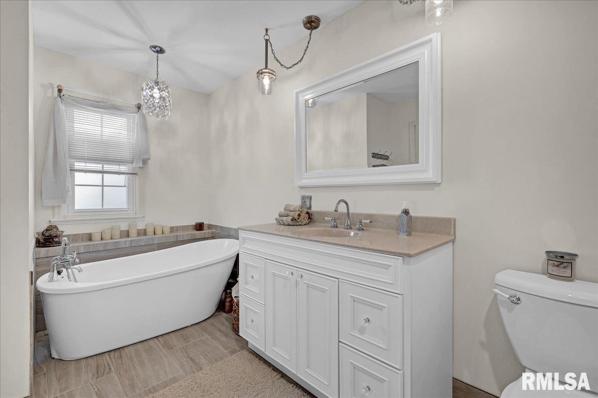 555 Kenwick Drive, Galesburg, Illinois image 28