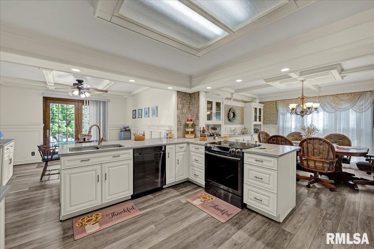 555 Kenwick Drive, Galesburg, Illinois image 18