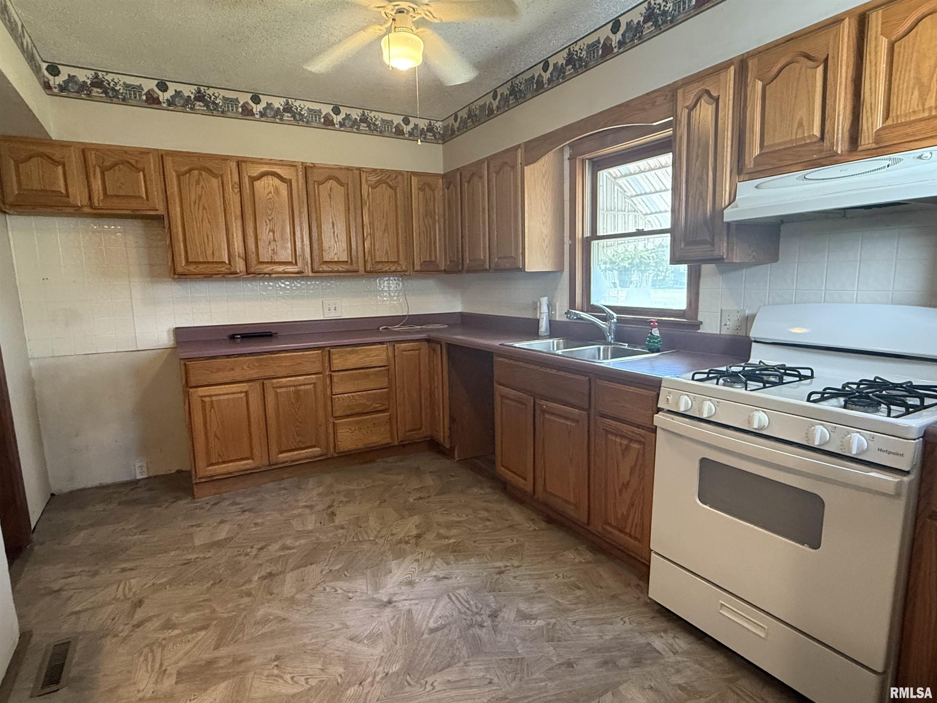 414 Sycamore Street, New Windsor, Illinois image 17