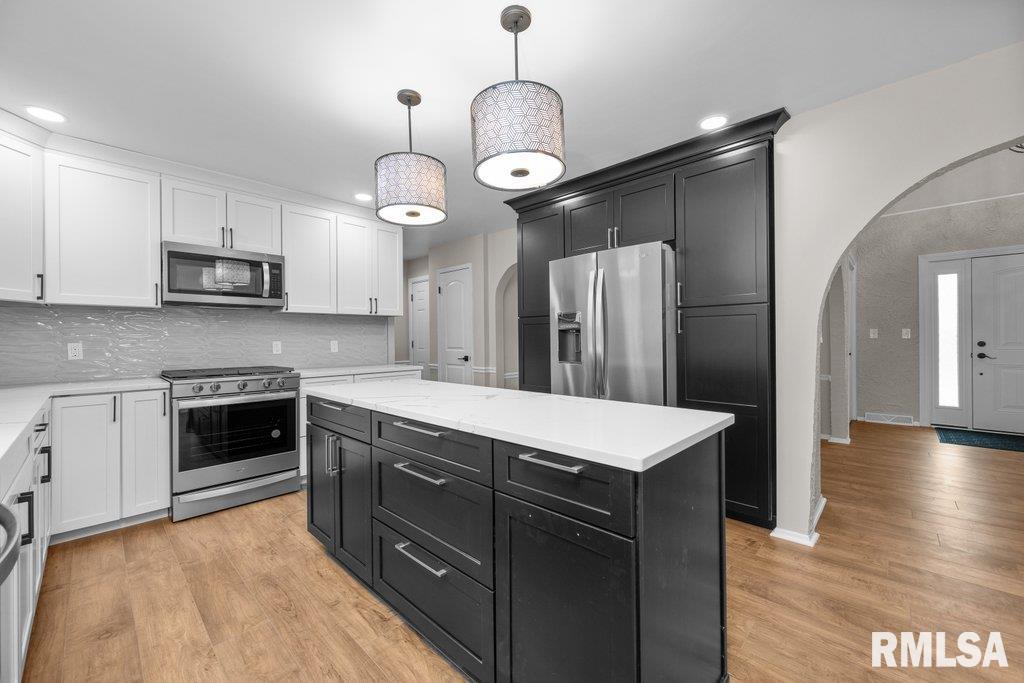 5094 Norwood Drive, Bettendorf, Iowa image 16