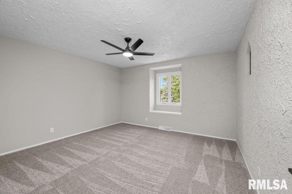 5094 Norwood Drive, Bettendorf, Iowa image 35