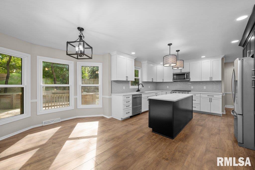 5094 Norwood Drive, Bettendorf, Iowa image 12
