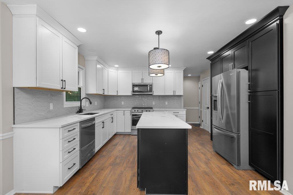 5094 Norwood Drive, Bettendorf, Iowa image 13
