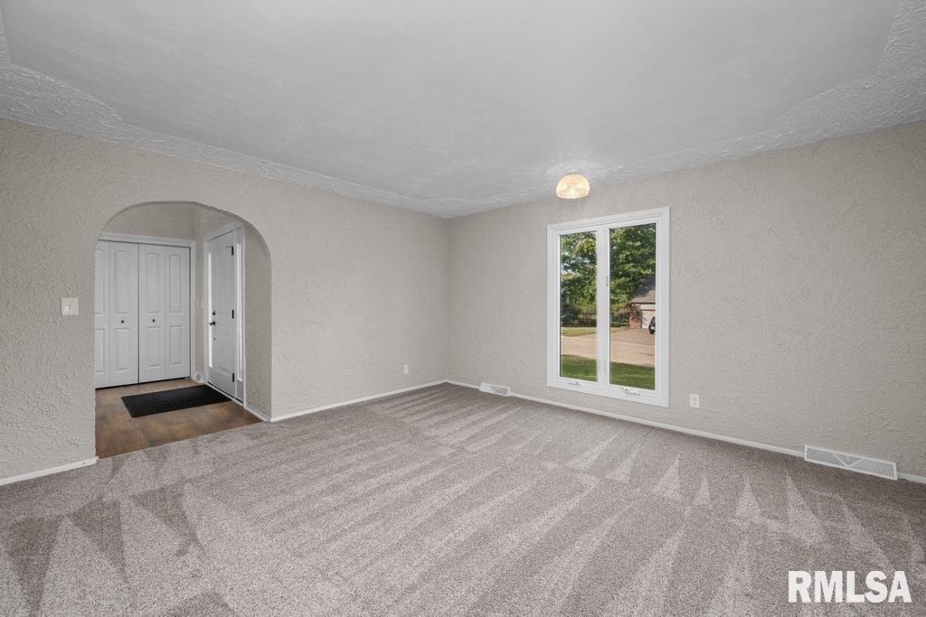 5094 Norwood Drive, Bettendorf, Iowa image 8