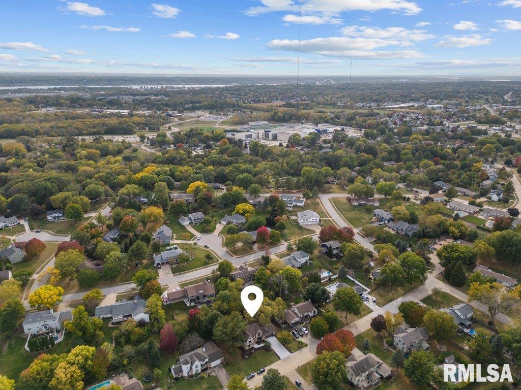 5094 Norwood Drive, Bettendorf, Iowa image 3