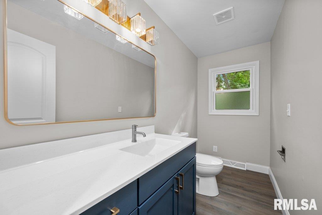 5094 Norwood Drive, Bettendorf, Iowa image 18