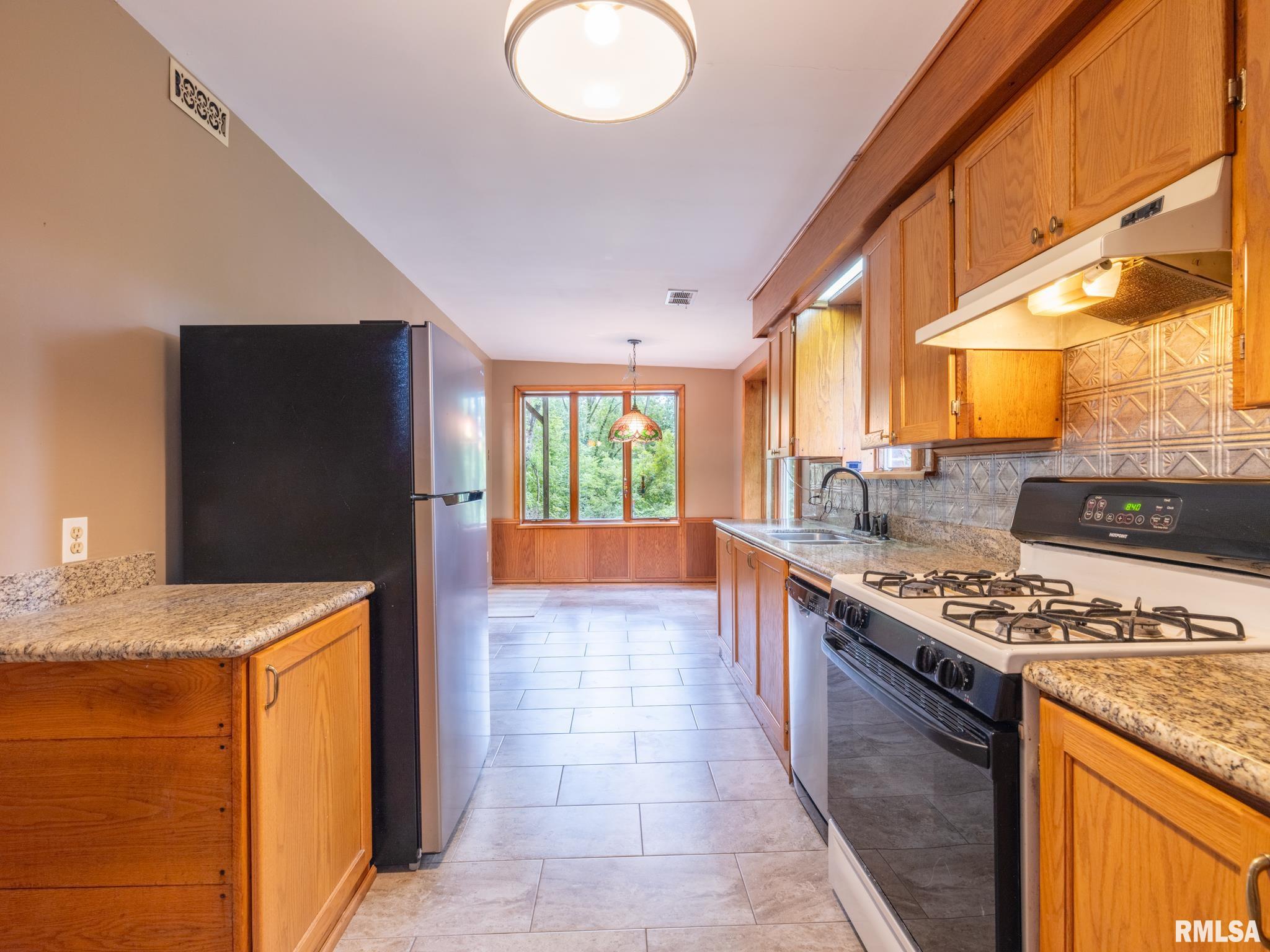 6102 S Trivoli Road, Glasford, Illinois image 29