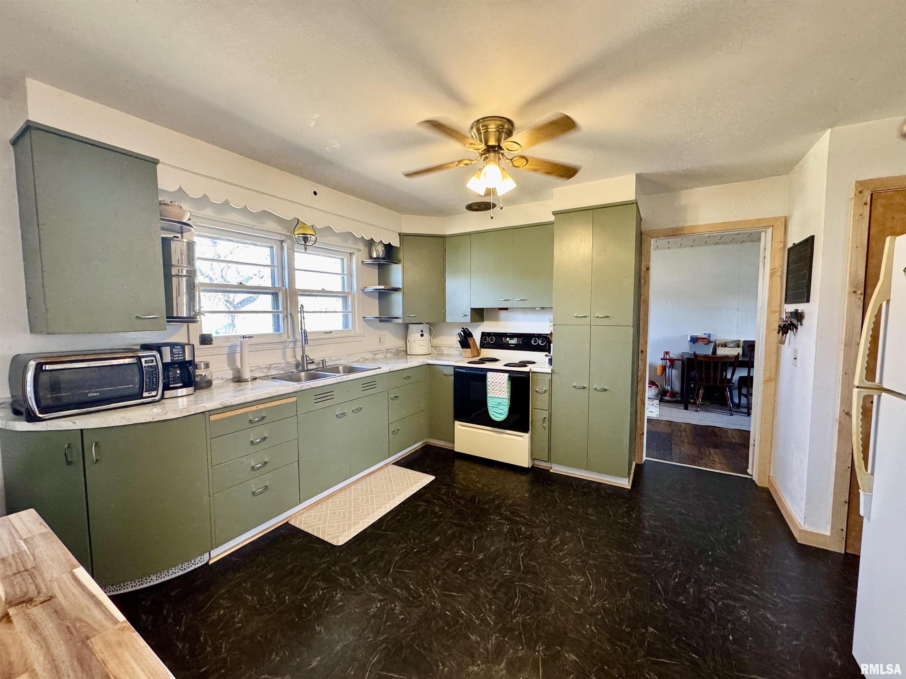 111 E Liberty Street, Joy, Illinois image 12