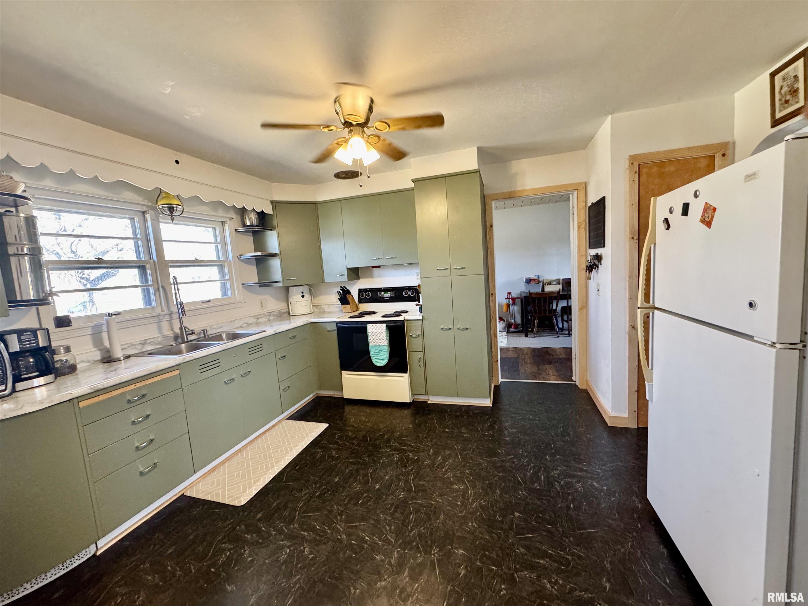 111 E Liberty Street, Joy, Illinois image 11