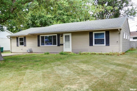 Homes For Sale - 914 Bobby Avenue<br/> Macomb, IL 61455