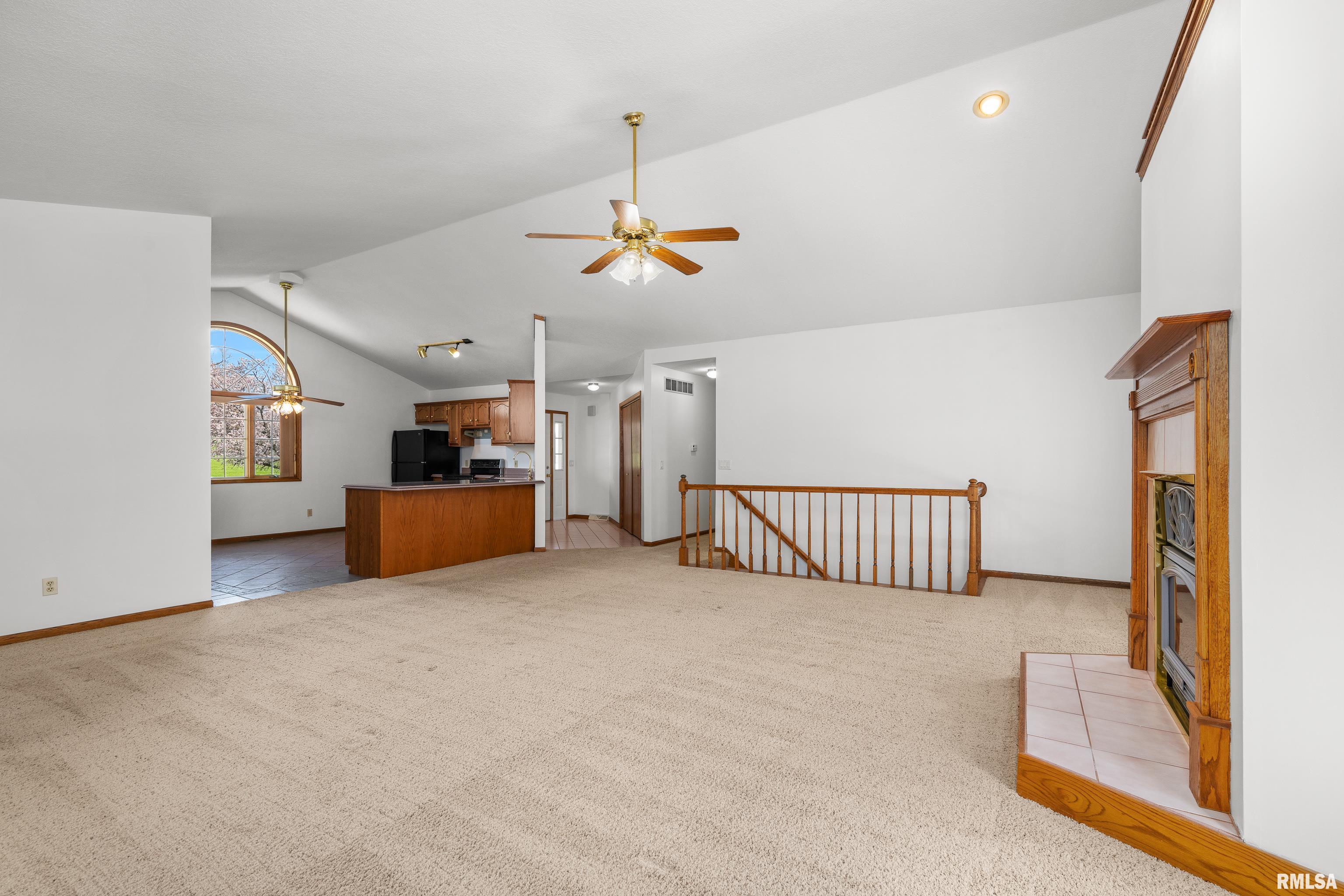 23 E Timberline Drive, Blue Grass, Iowa image 7