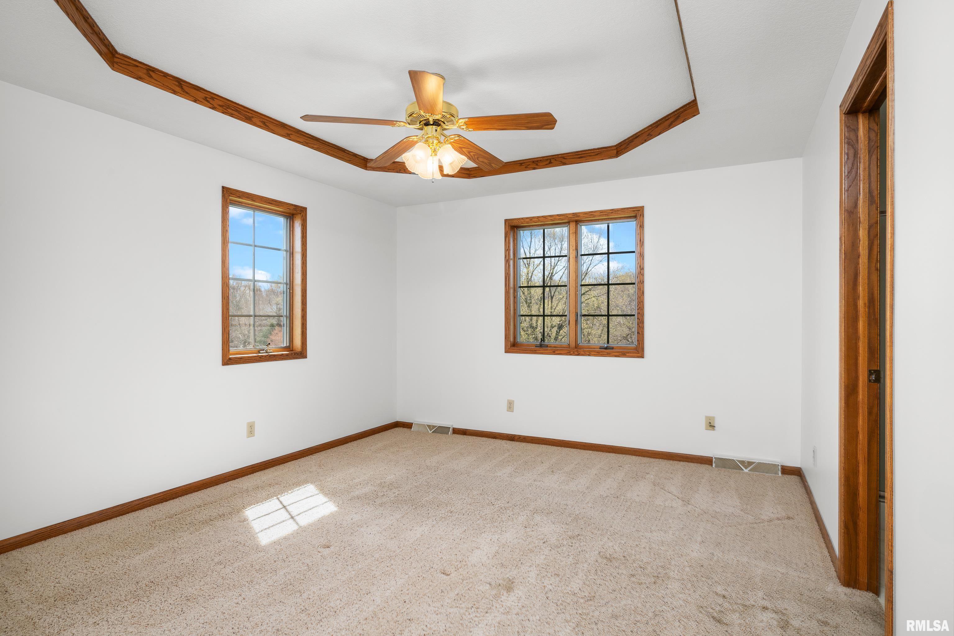 23 E Timberline Drive, Blue Grass, Iowa image 15