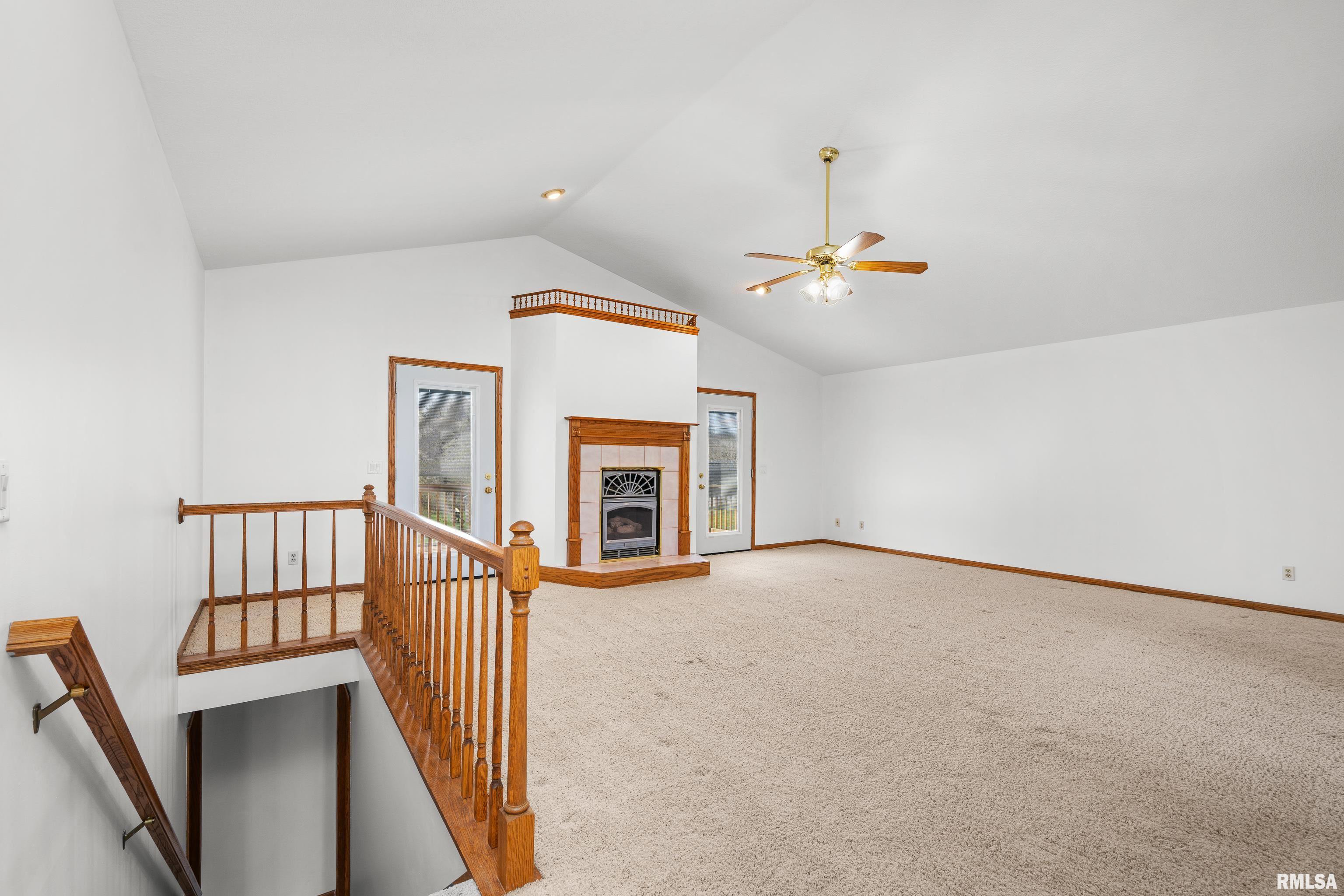 23 E Timberline Drive, Blue Grass, Iowa image 5