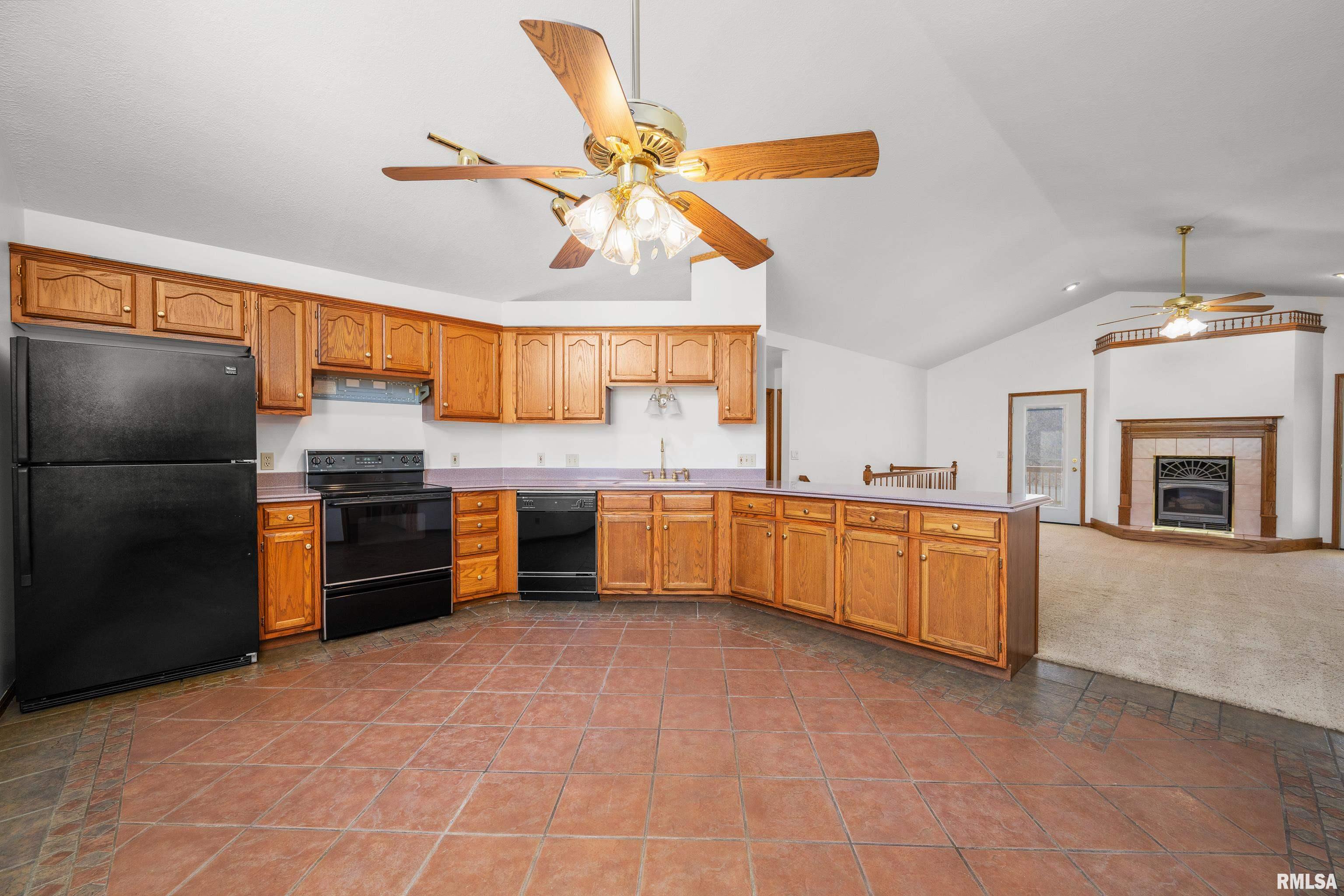23 E Timberline Drive, Blue Grass, Iowa image 11