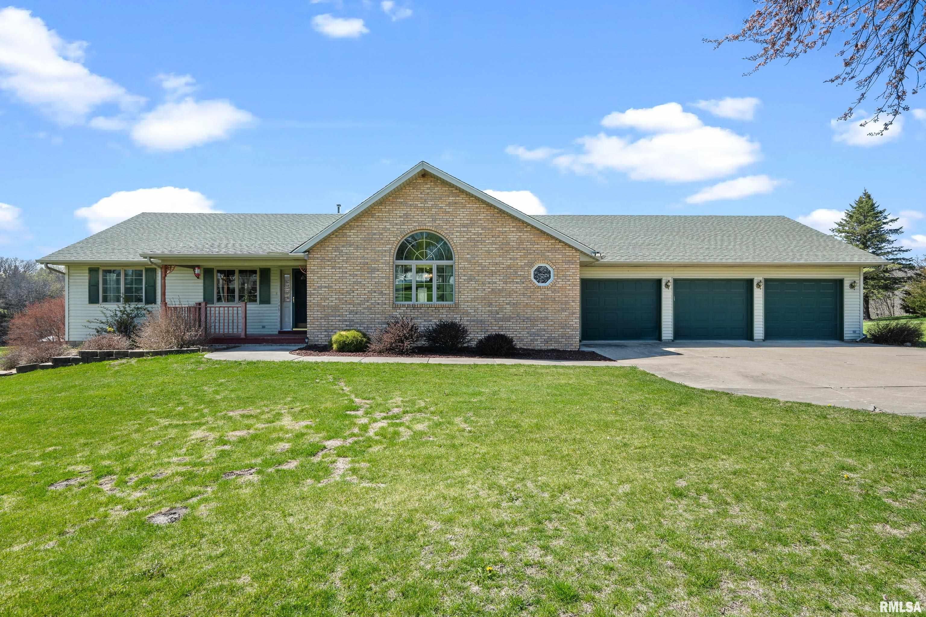 23 E Timberline Drive, Blue Grass, Iowa image 1