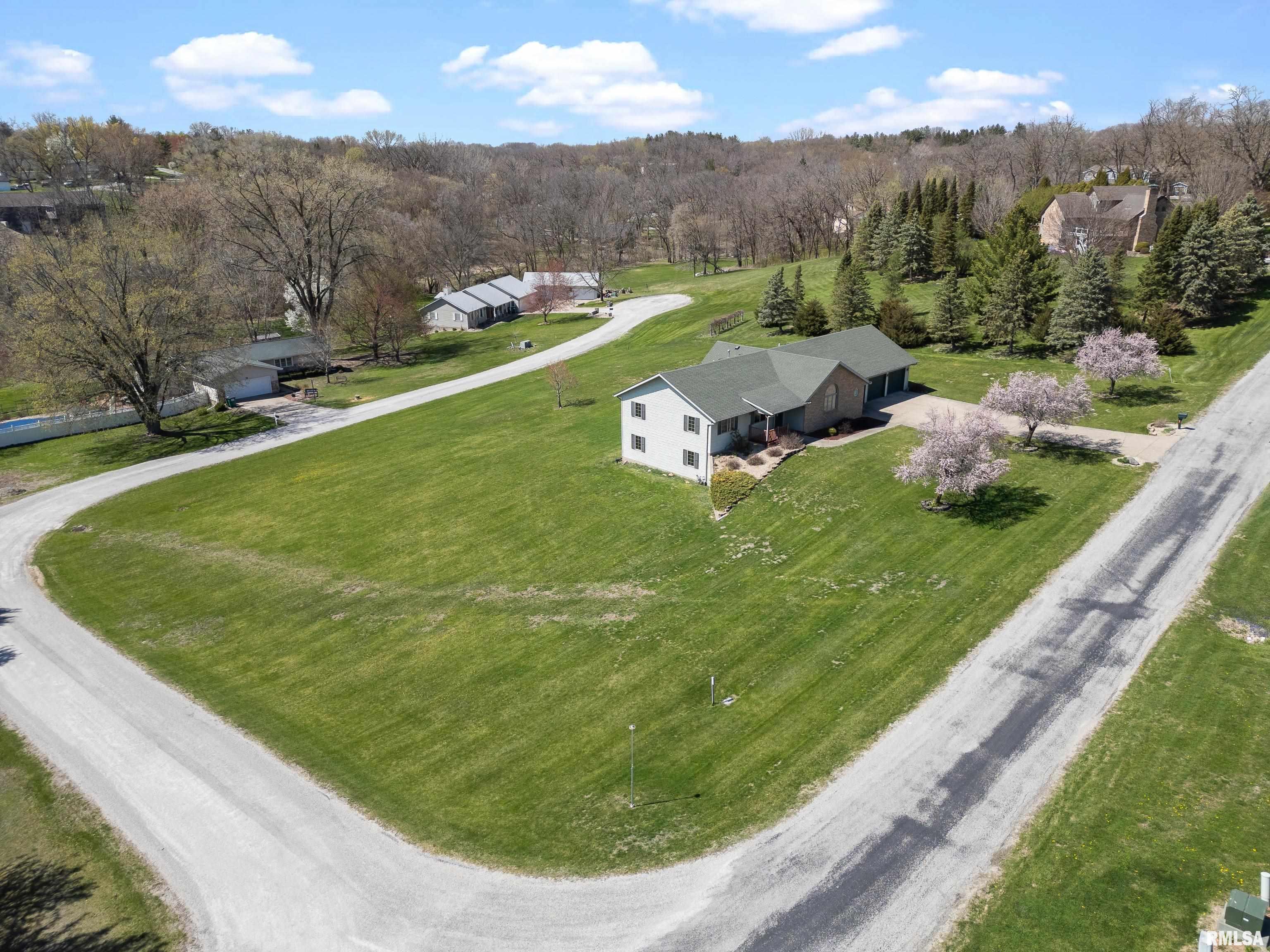 23 E Timberline Drive, Blue Grass, Iowa image 22
