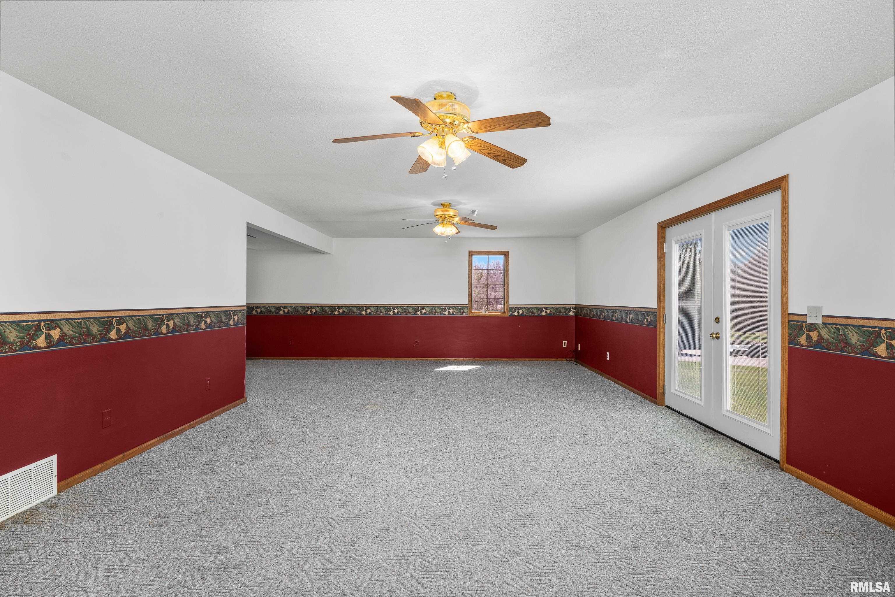 23 E Timberline Drive, Blue Grass, Iowa image 32
