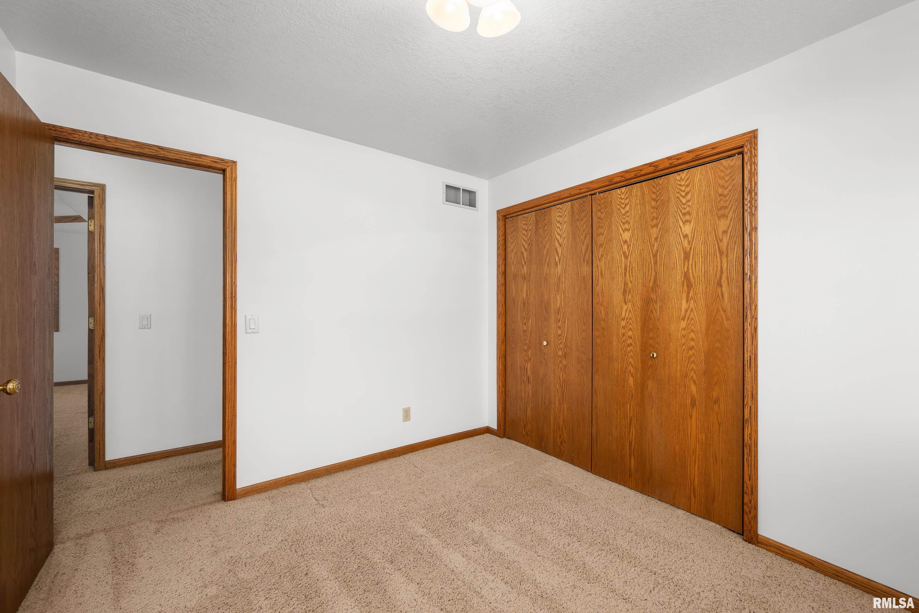 23 E Timberline Drive, Blue Grass, Iowa image 30