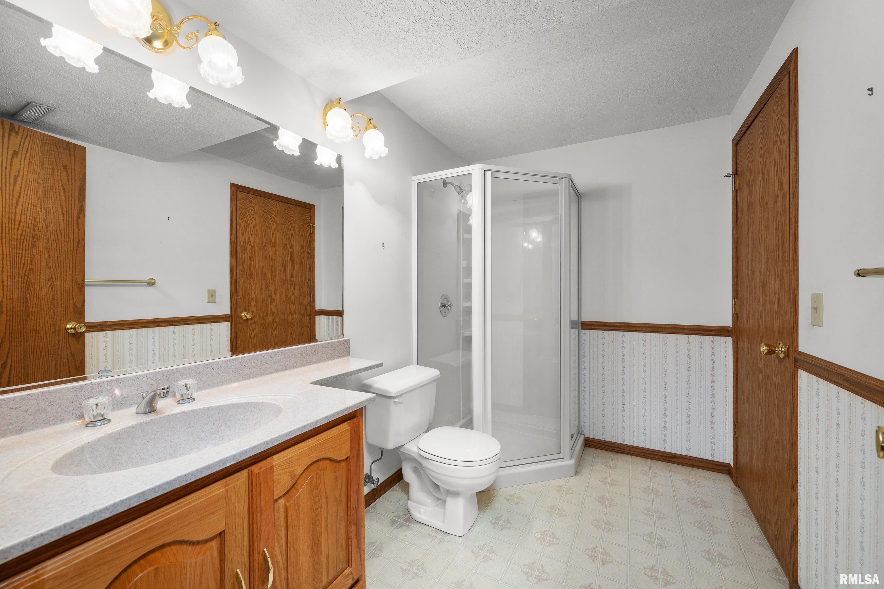23 E Timberline Drive, Blue Grass, Iowa image 39