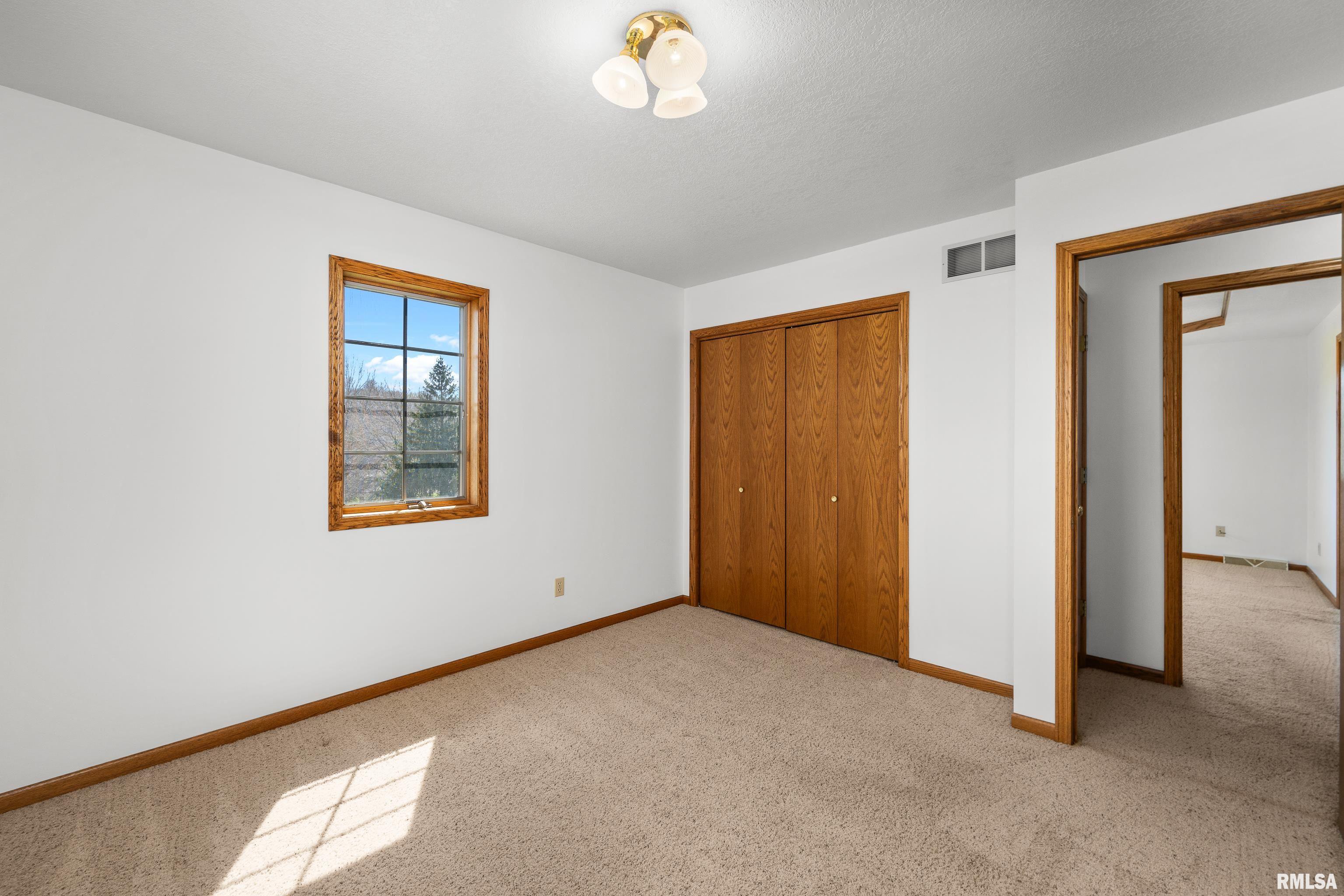 23 E Timberline Drive, Blue Grass, Iowa image 28