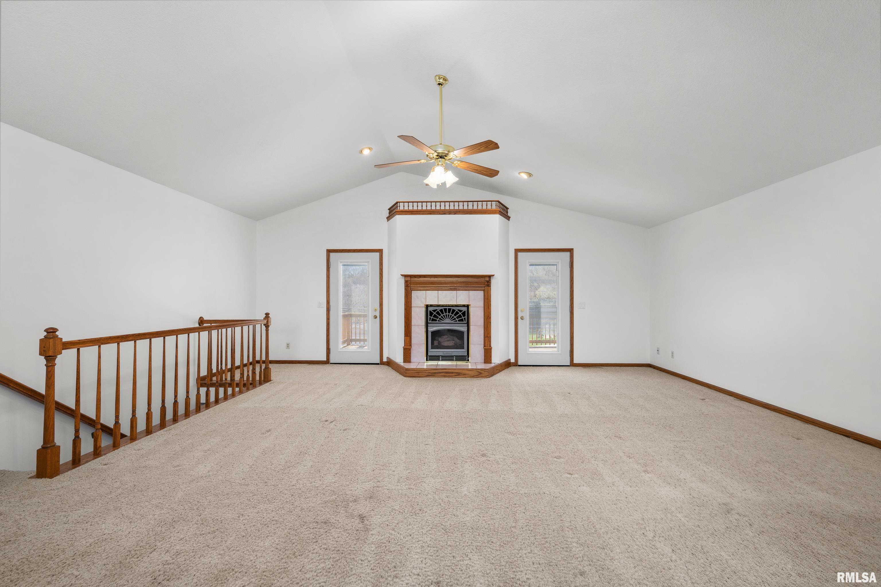 23 E Timberline Drive, Blue Grass, Iowa image 6