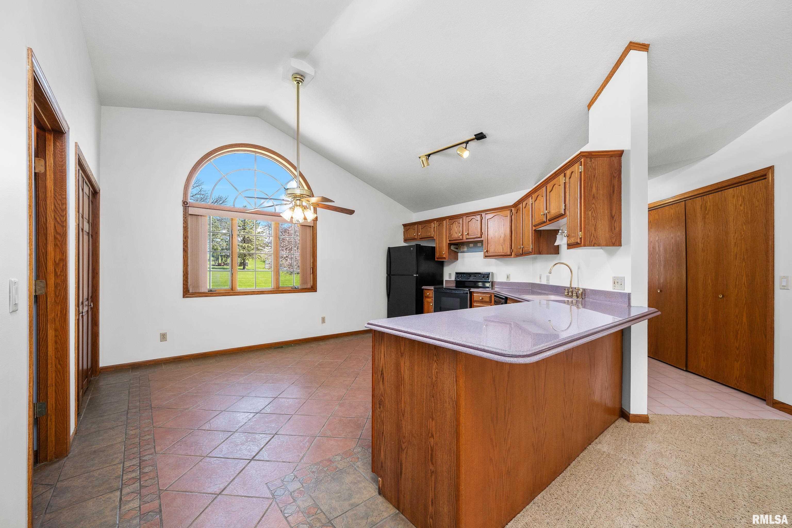 23 E Timberline Drive, Blue Grass, Iowa image 12