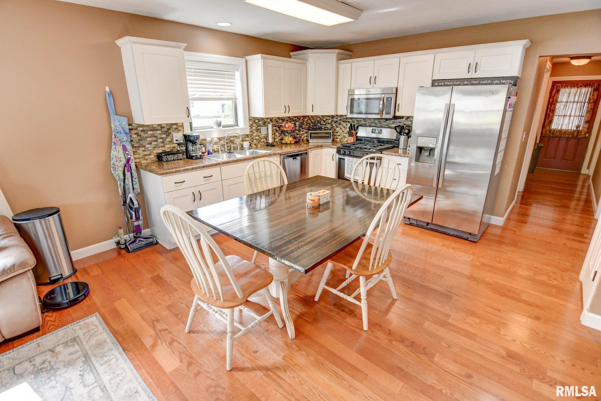 901 E Oak Street, Taylorville, Illinois image 23