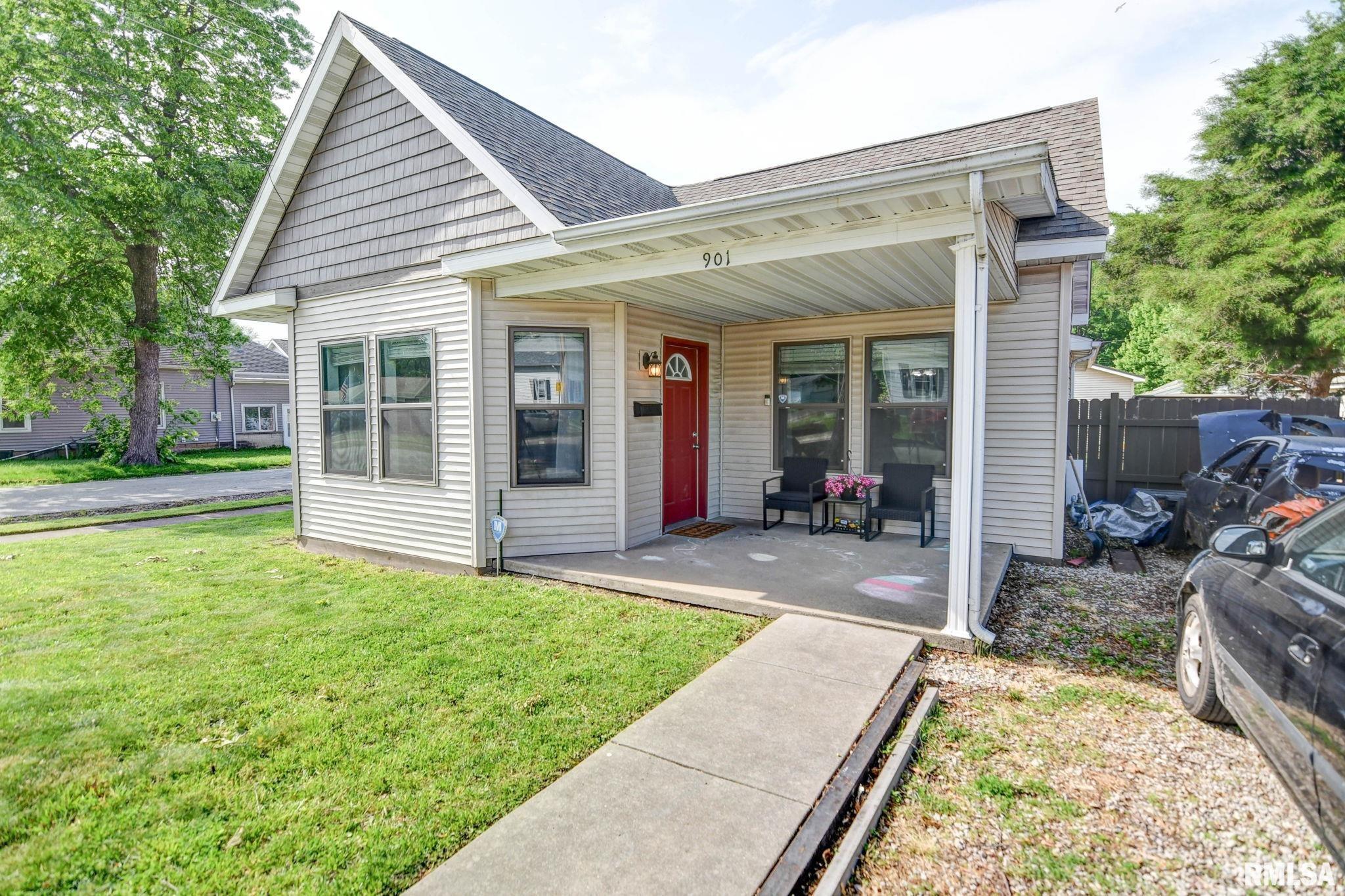 901 E Oak Street, Taylorville, Illinois image 2