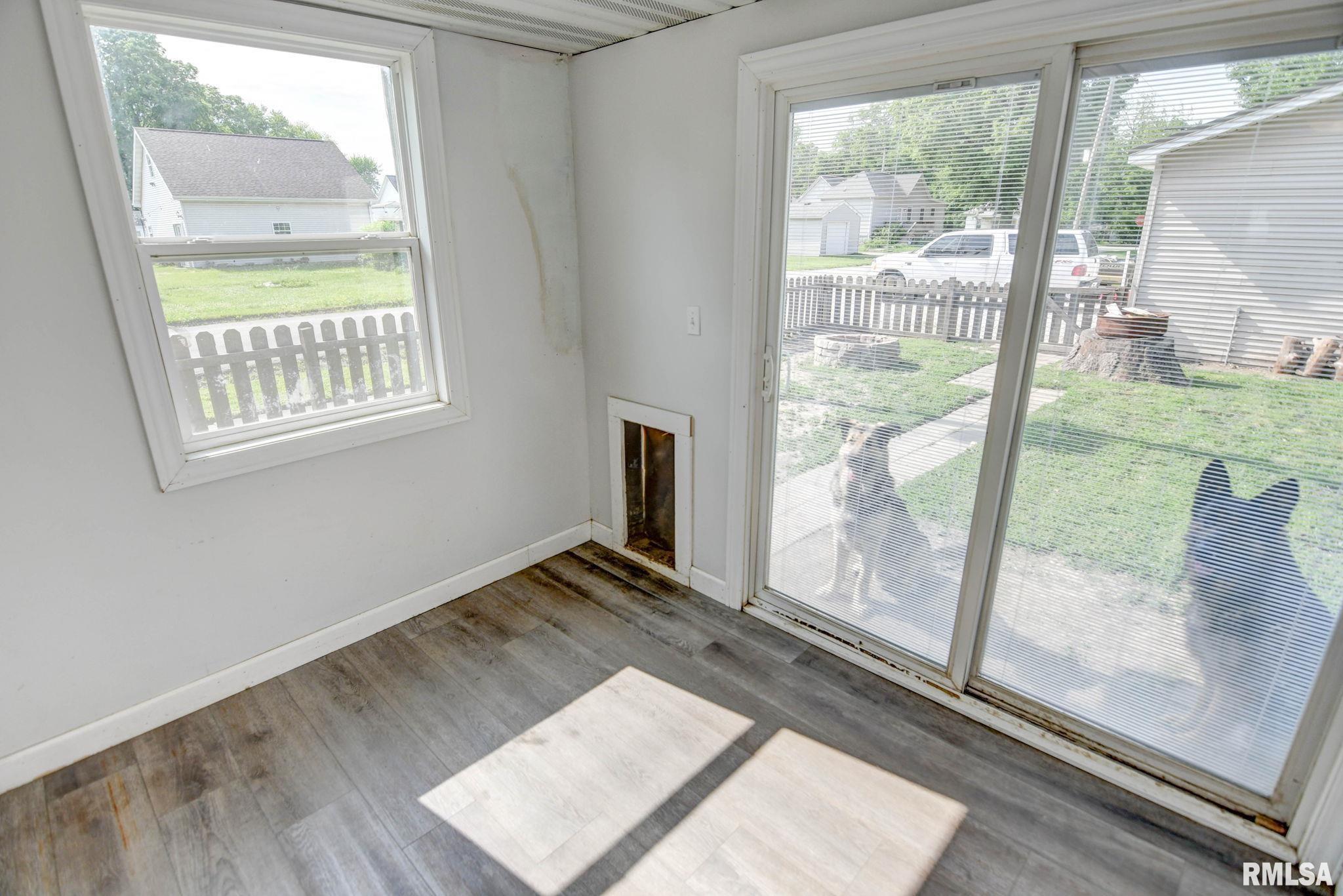 901 E Oak Street, Taylorville, Illinois image 11