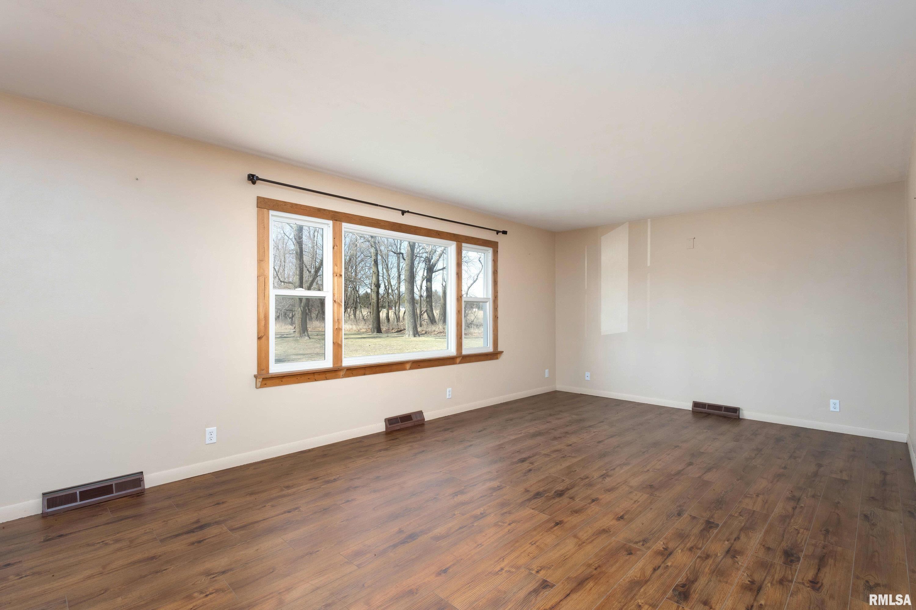 2465 260th Avenue, De Witt, Iowa image 14