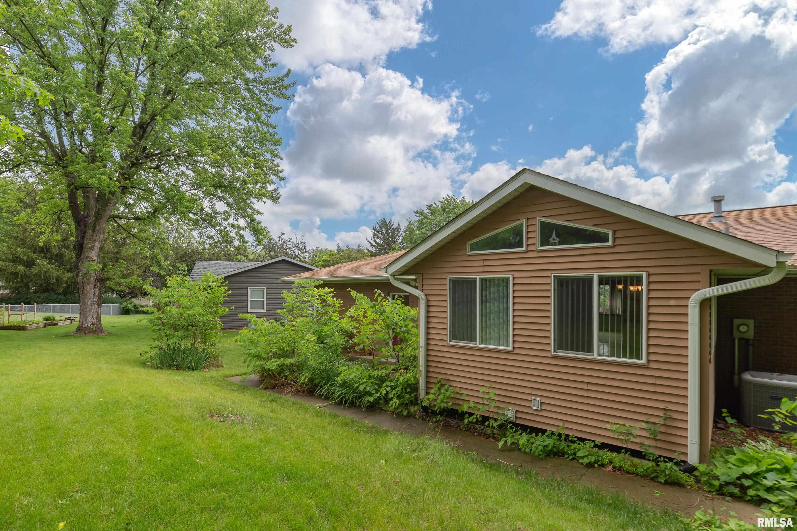 3246 Woodland Court, Davenport, Iowa image 5