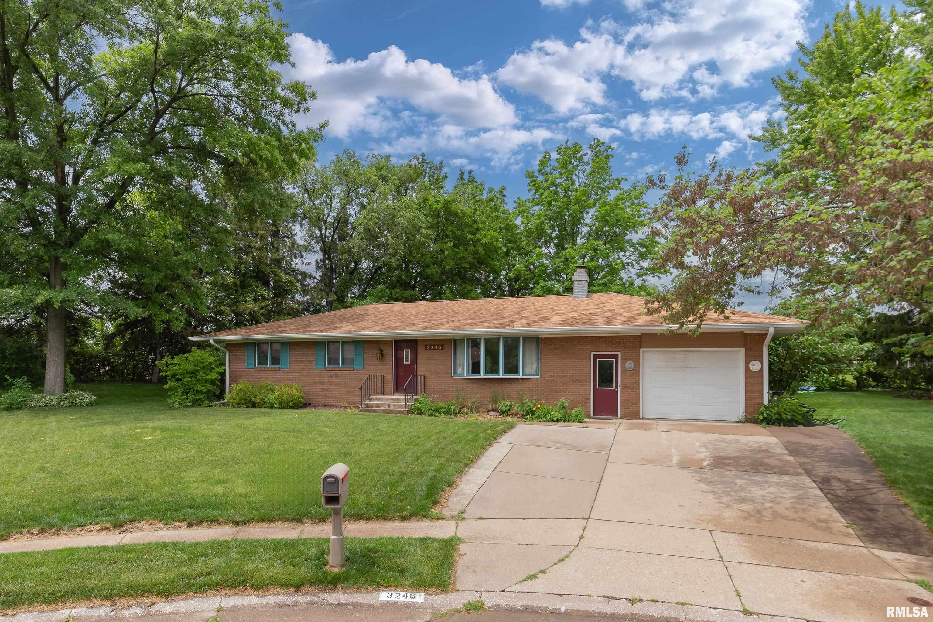 3246 Woodland Court, Davenport, Iowa image 2