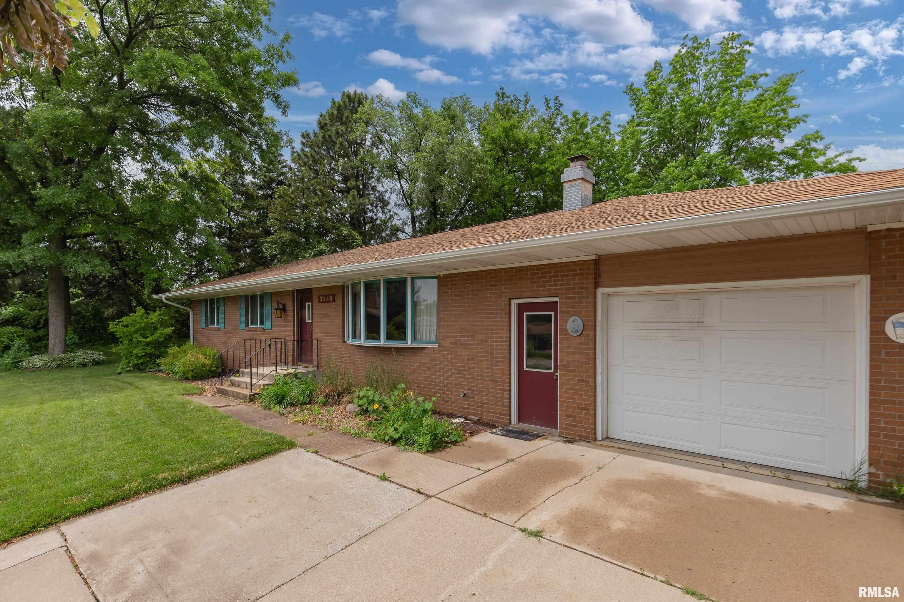 3246 Woodland Court, Davenport, Iowa image 3