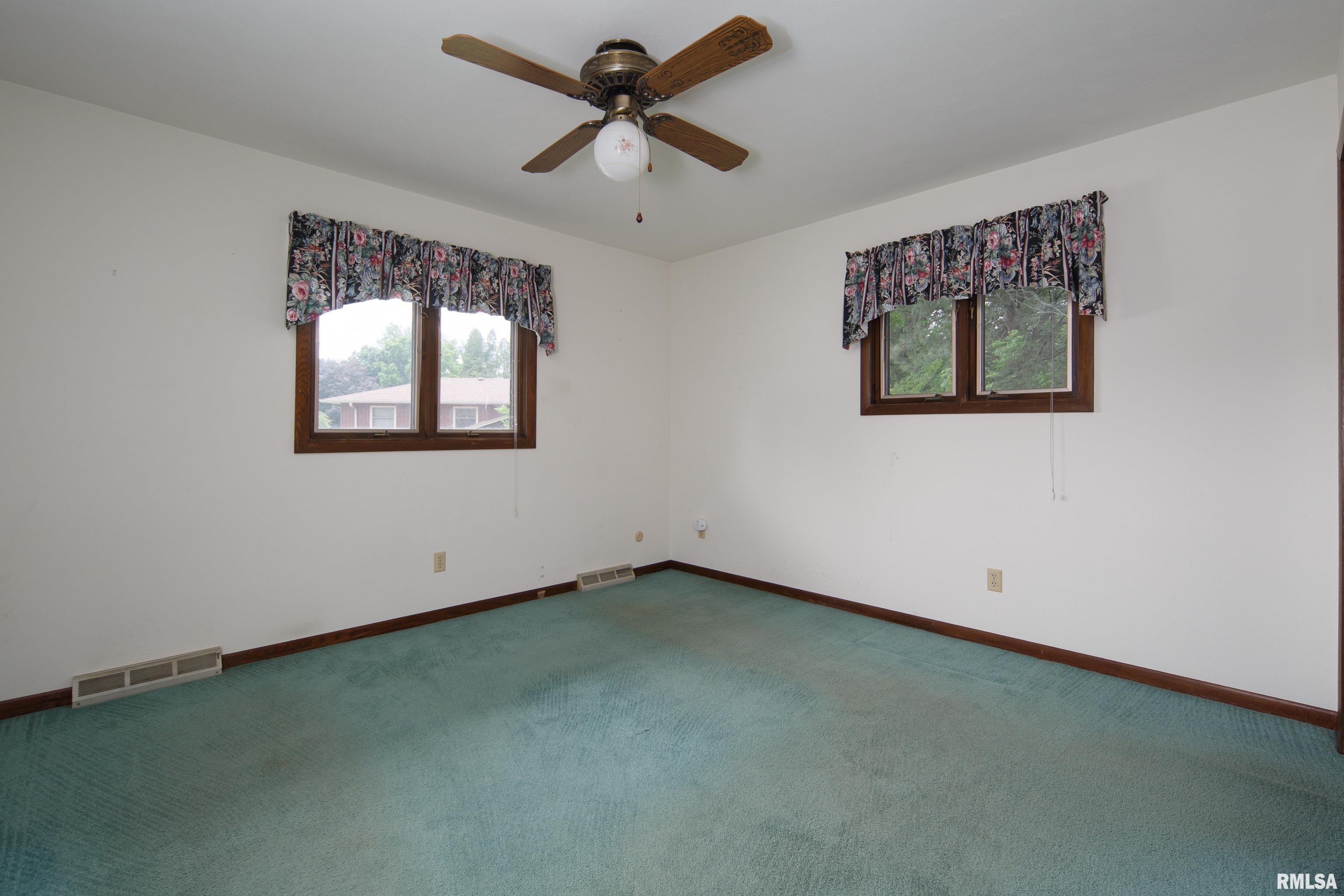 3246 Woodland Court, Davenport, Iowa image 18