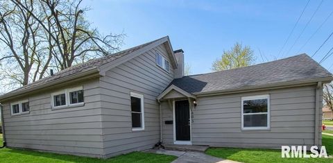 Photo of 608 HANSSLER Place, Peoria, IL 61610 (MLS # PA1265791)