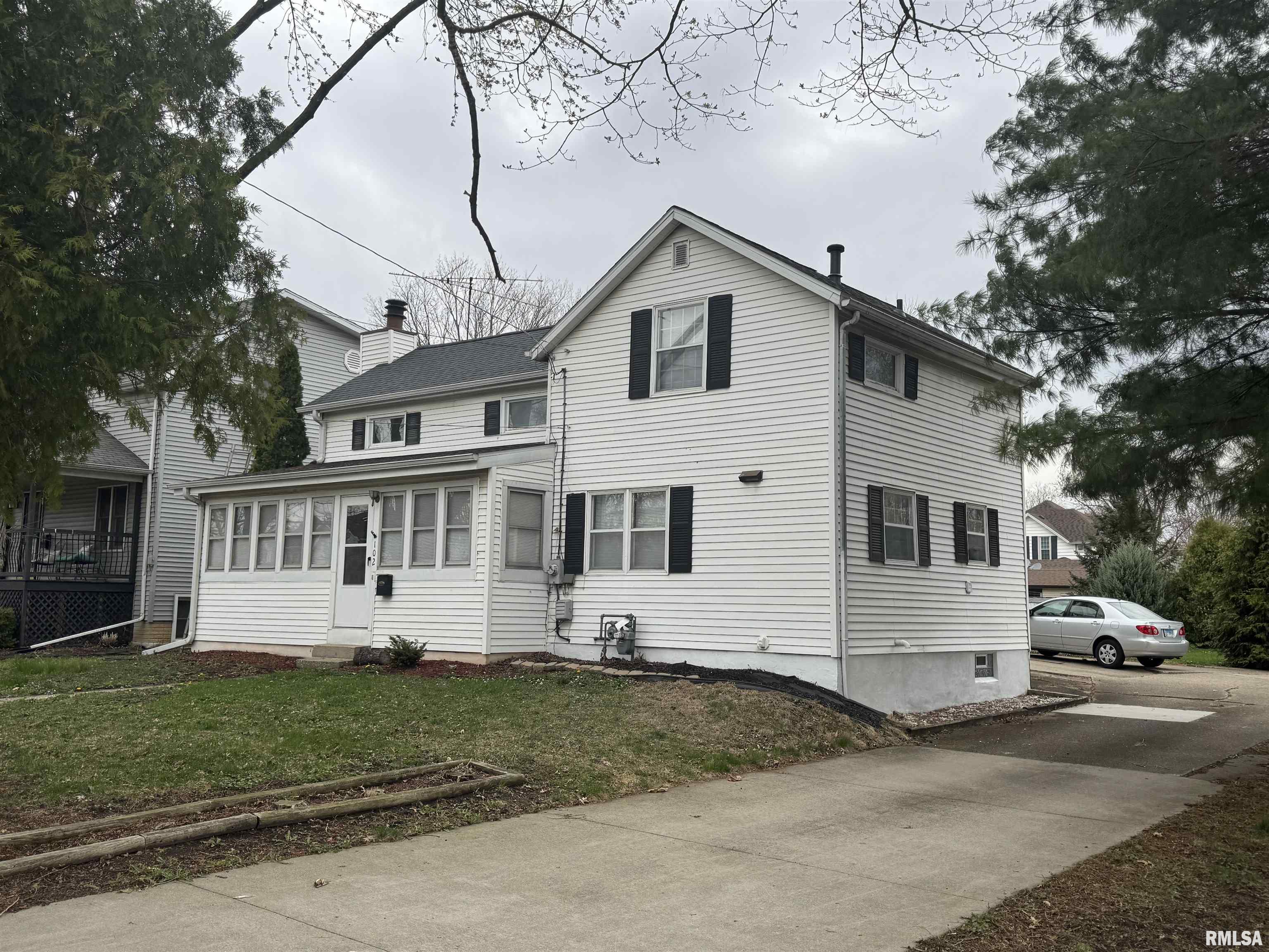 102 E Winfield Street, Morrison, Illinois image 2
